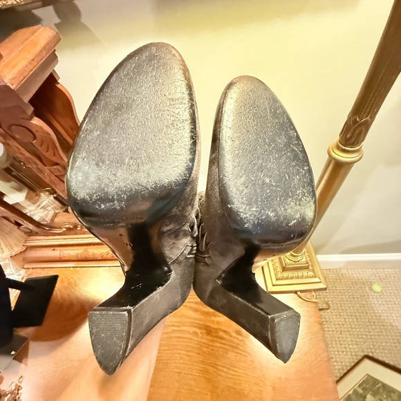 Sigerson Morrison Suede Leather Fringe Ankle Boots 4” Heel Size 7.5 MSRP $695 - Picture 4 of 11